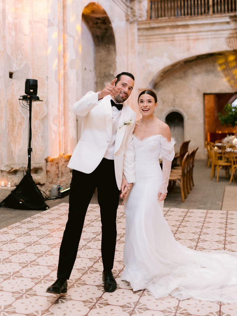 novios en la pista de baile